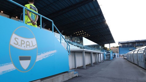 Spal, testa di maiale davanti al centro sportivo