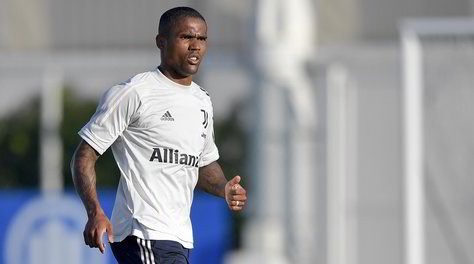 Juve, da Douglas Costa ad Alex Sandro: serve un tesoretto