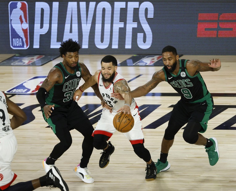 NBA: Boston batte Toronto in gara 1