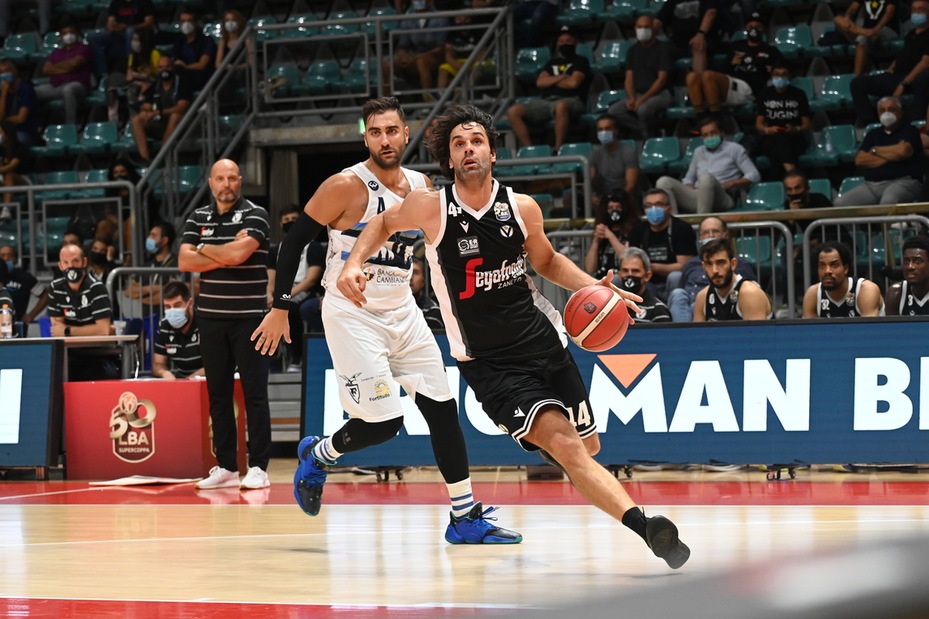 Supercoppa Italiana, Virtus Bologna travolge Cremona