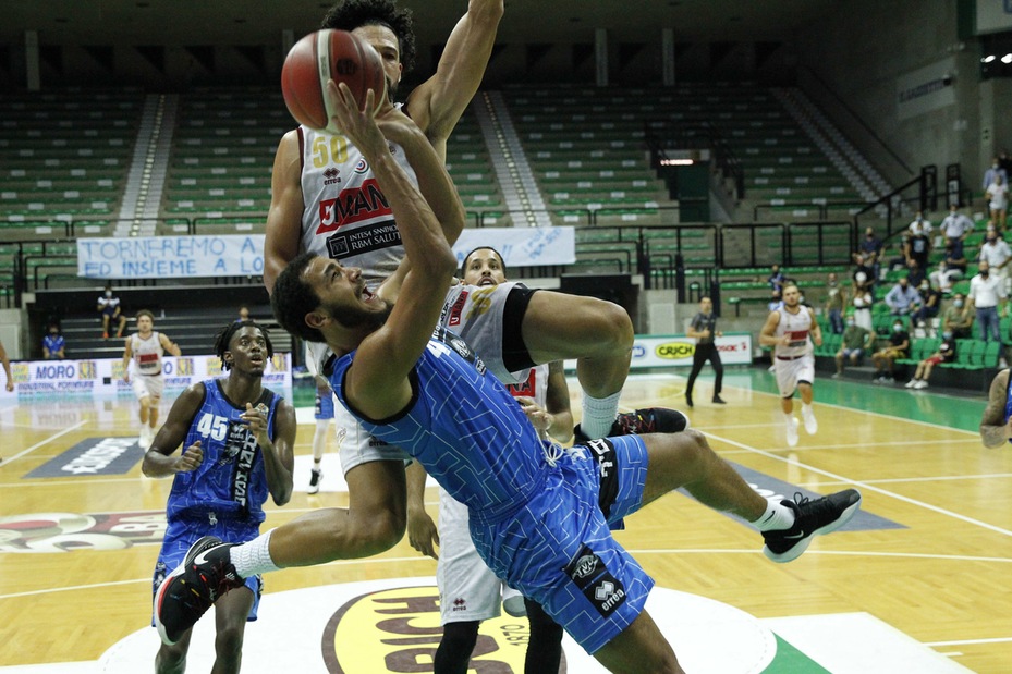 Supercoppa Italiana, Treviso supera Venezia 73-70. Trento piega Trieste