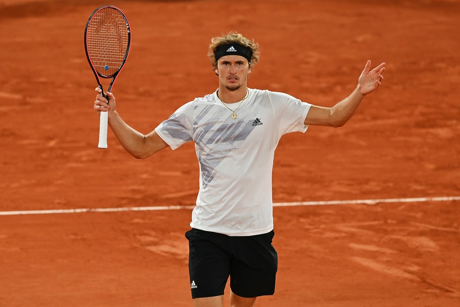 Roland Garros, Zverev avanza a fatica al terzo turno