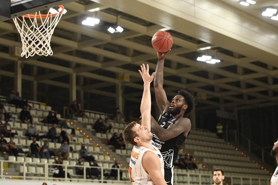 Trento a valanga in Eurocup sul Promitheas, Venezia ko con il Partizan