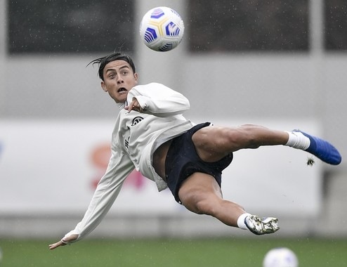 La sforbiciata di Dybala