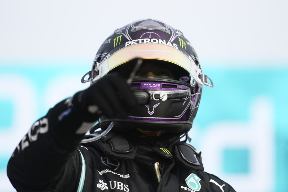 F1 Mercedes, Hamilton: "Futuro? Aspettiamo e vediamo"