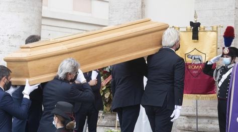 Funerali Gigi Proietti, il saluto di Roma