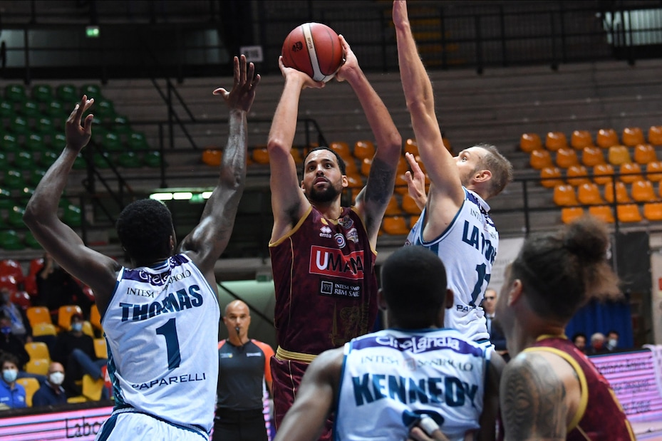Basket, Cantù: quattro giocatori positivi al covid