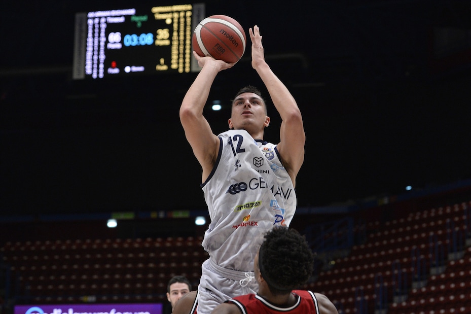 Milano travolge Brescia, colpo Venezia a Roma. Pesaro batte Varese