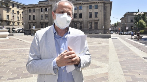 Crisanti: "Vaccino Pfizer non è risolutivo"