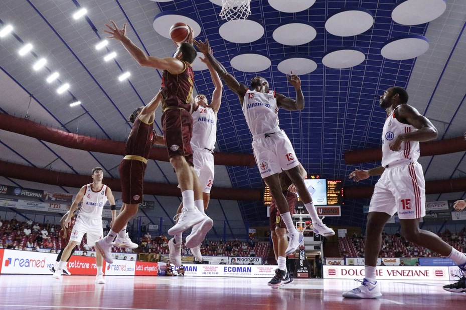 Coronavirus, rinviate Venezia-Trieste e Bologna-Pesaro