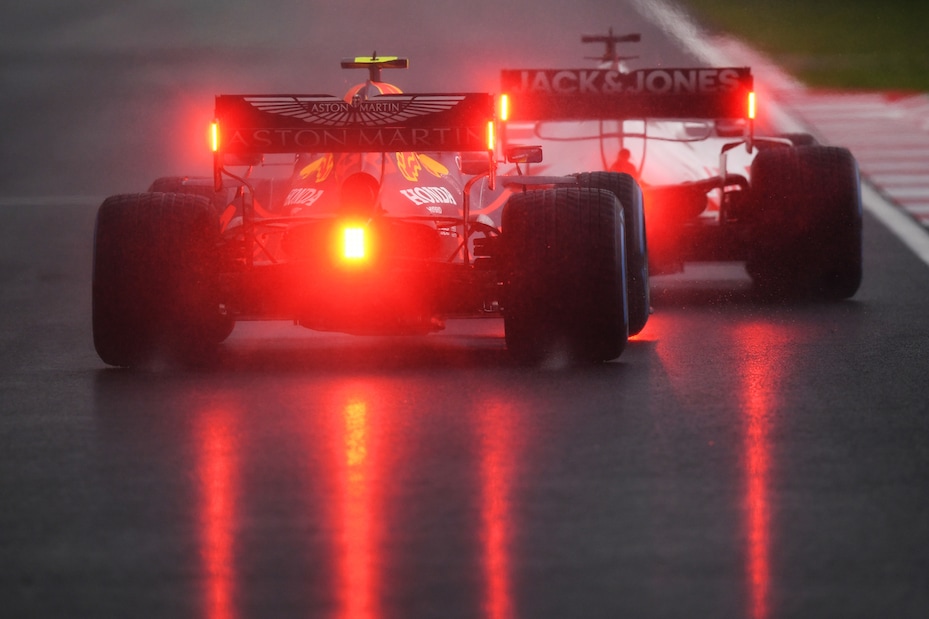 Gp Turchia, pioggia battente e bandiera rossa: qualifiche sospese