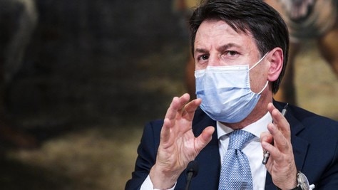 Conte: "Natale diverso, ecco tutti i divieti"