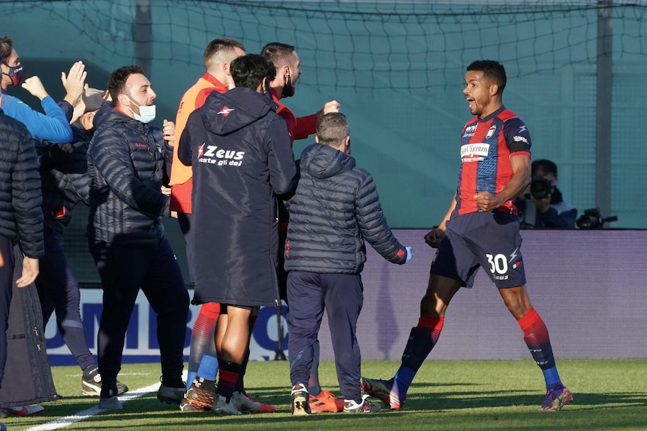 Crotone-Spezia 4-1: doppietta di Messias, prima vittoria per Stroppa