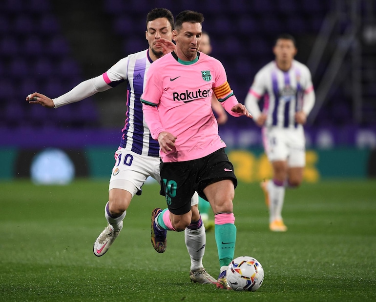 Messi è di nuovo felice e il Barcellona vola: 3-0 a Valladolid