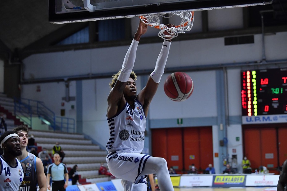 Serie A: Sassari espugna Cremona, Venezia batte Trieste