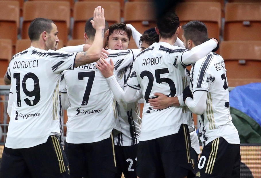 La Juve ferma il Milan. Napoli, colpo Spezia VIDEO