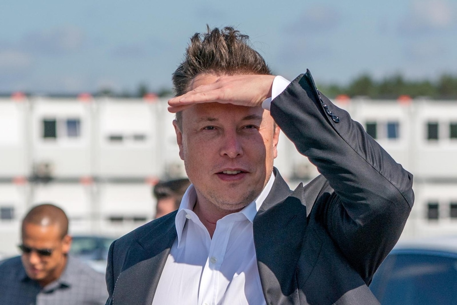 Quanto guadagna Elon Musk al minuto? In Italia ci vogliono 26 anni di lavoro…