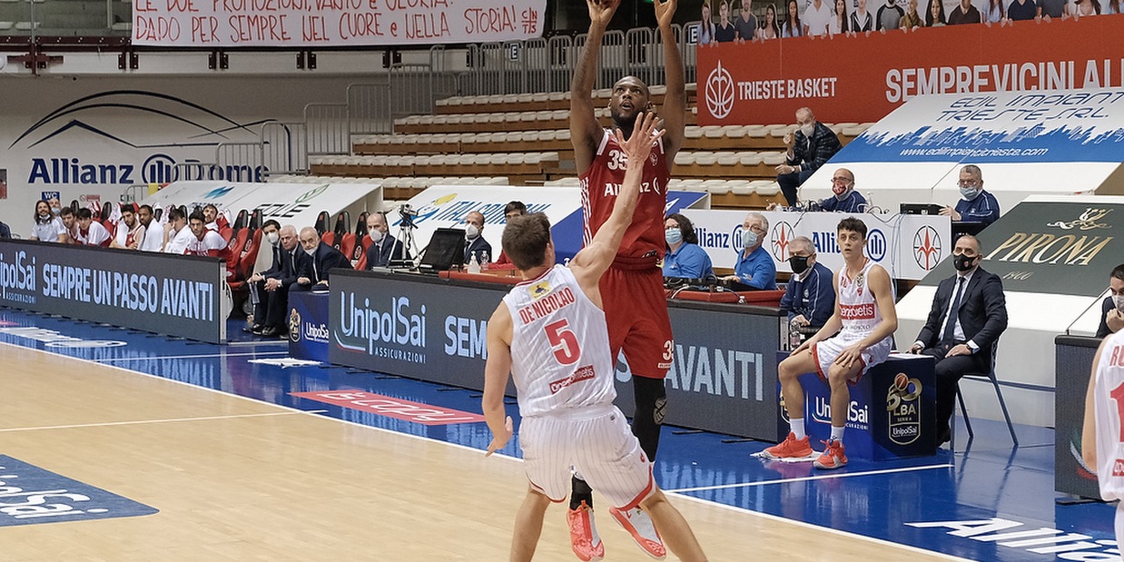 Doyle-Alviti show, Varese si arrende a Trieste Doyle-Alviti show, Varese si arrende a Trieste