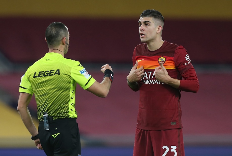 Rabbia Roma: "Rigore su Mkhitaryan!". I tifosi: "Arbitro vergognoso"