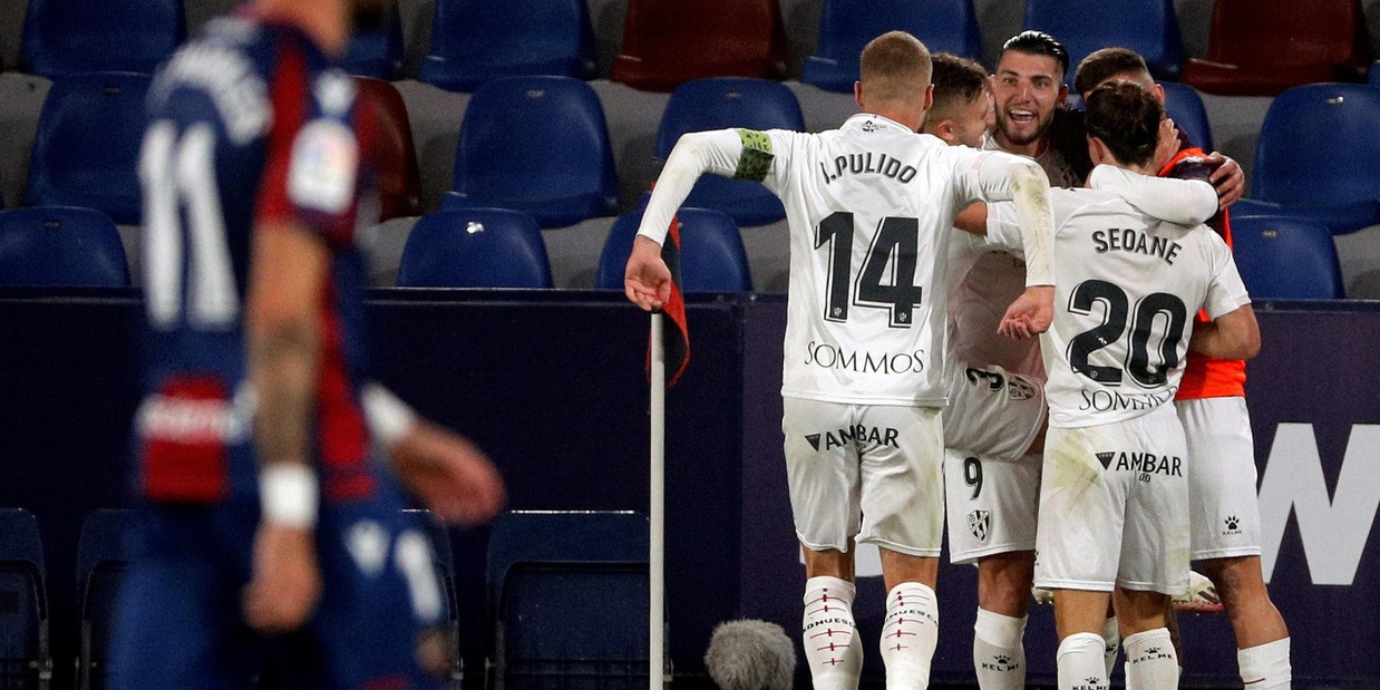 Liga, l'Huesca batte 2-0 il Levante e rientra in corsa per la salvezza