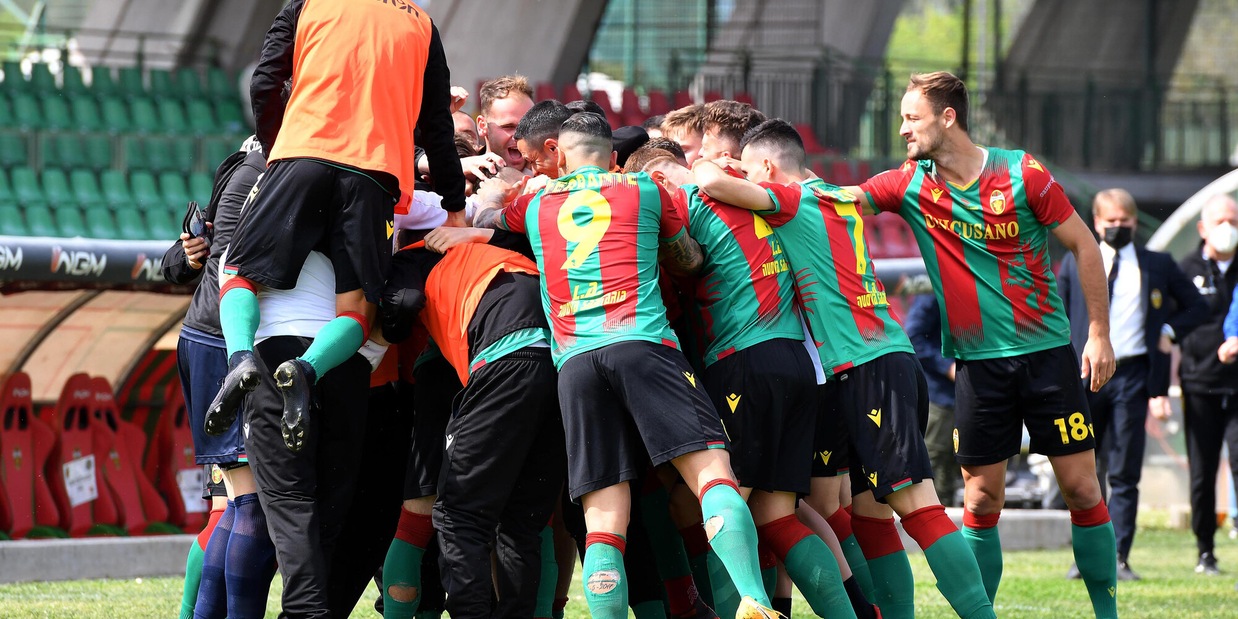 Festa Ternana: è in Serie B! Cavalcata trionfale per Lucarelli