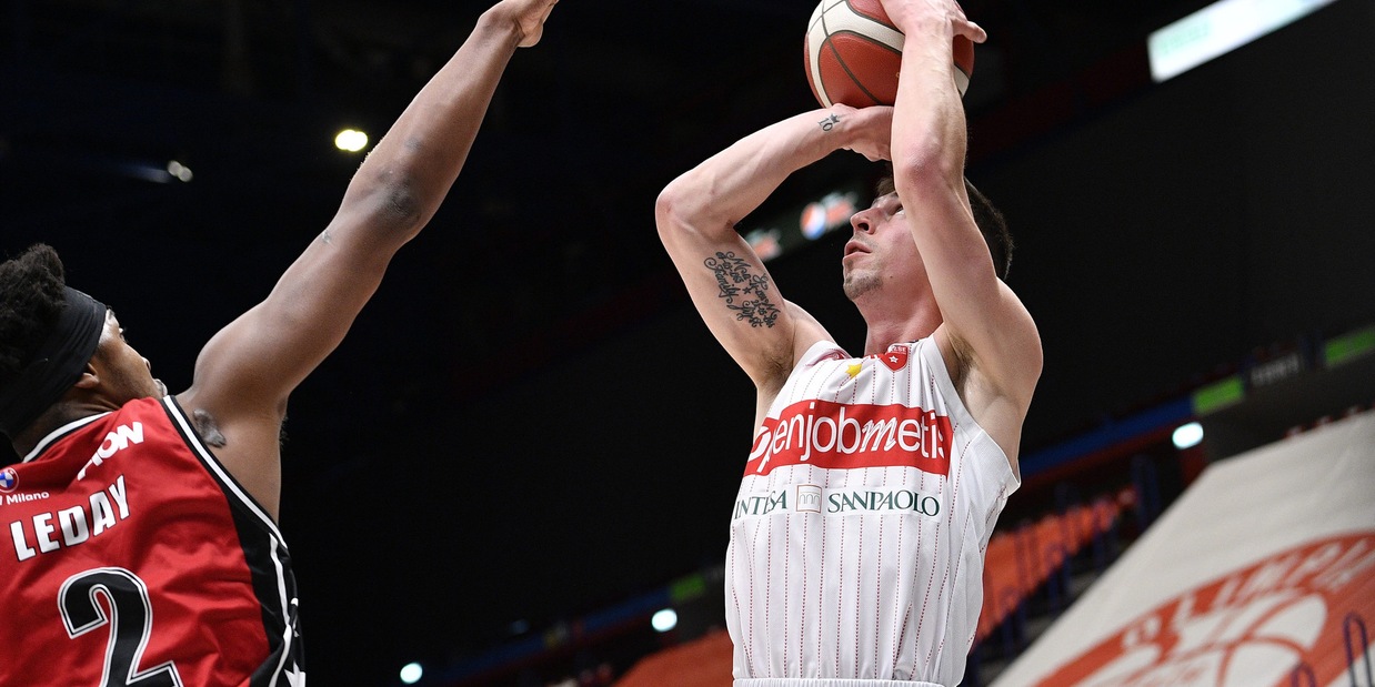 Serie A, impresa Varese contro Milano Serie A, impresa Varese contro Milano