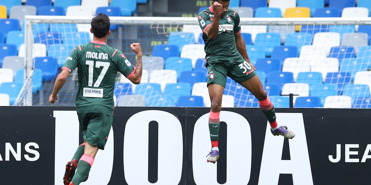 Crotone "green": maglie in plastica riciclata