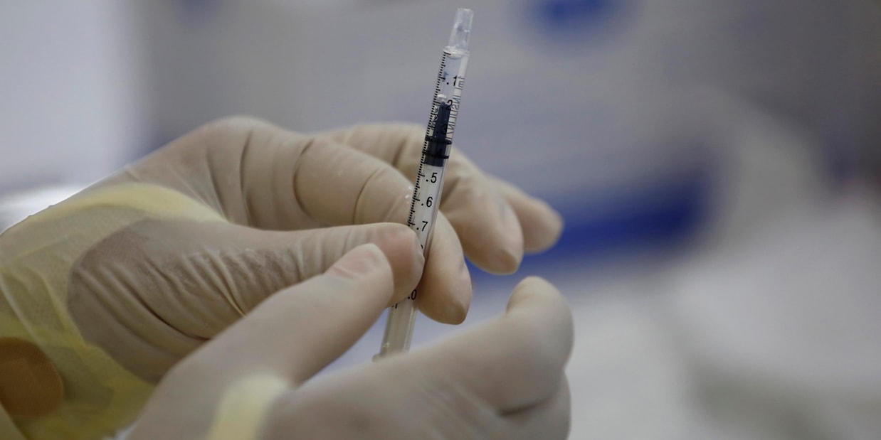 Vaccino Covid per 12-15 anni: presentata la richiesta Pfizer