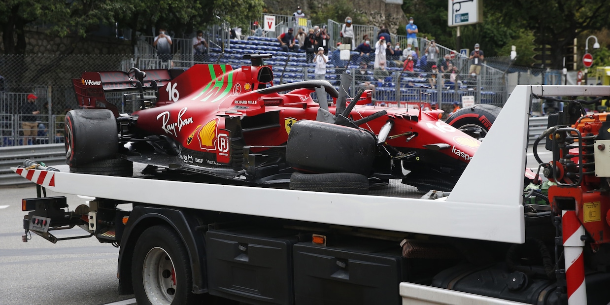 Leclerc: ha ceduto il mozzo sinistro