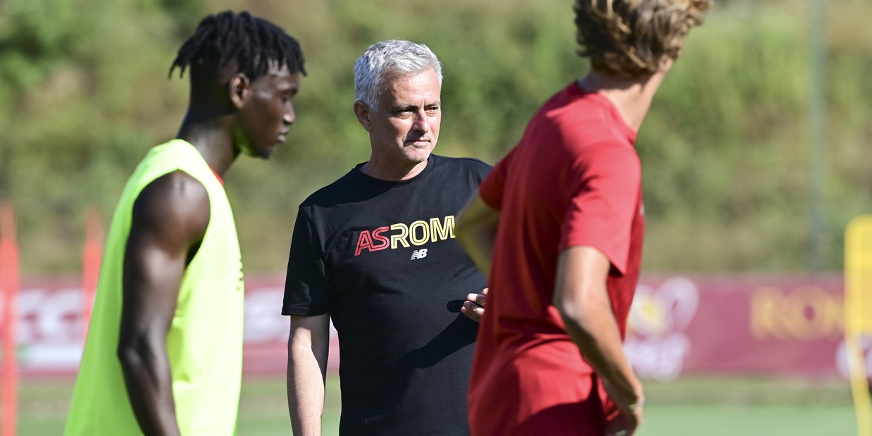 Roma, Mourinho manda al tappeto anche Veretout