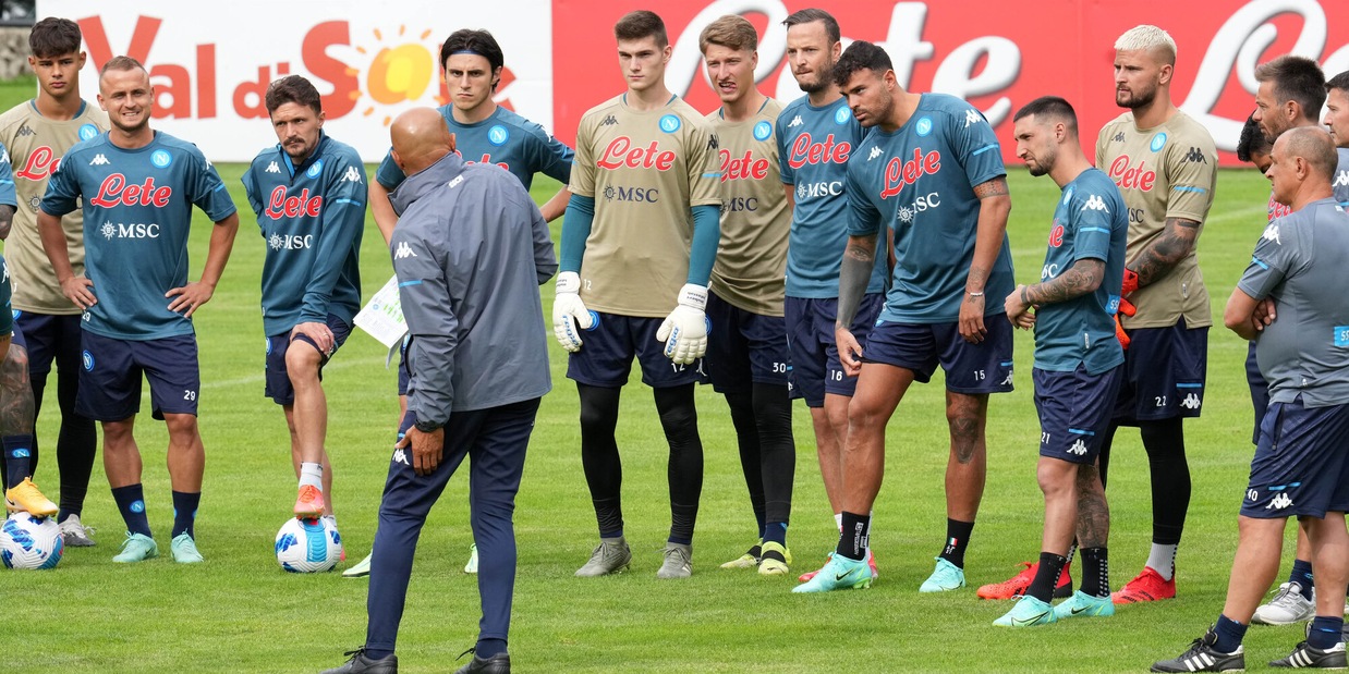 Napoli, tutti negativi ai tamponi anti-Covid