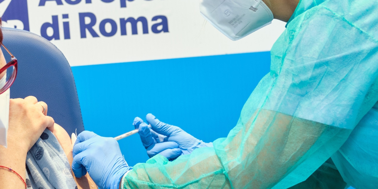 Covid, vaccini: nel Lazio ciclo completato dal 70% degli over 12