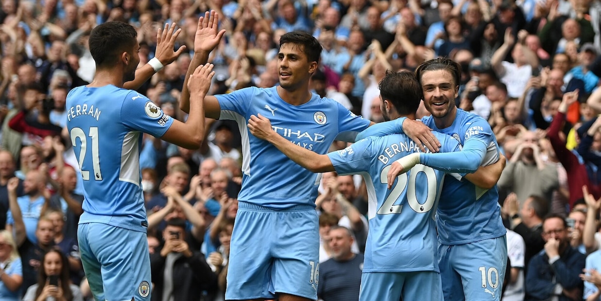 Manchester City, cinquina al Norwich. Pari tra Bielsa e Benitez