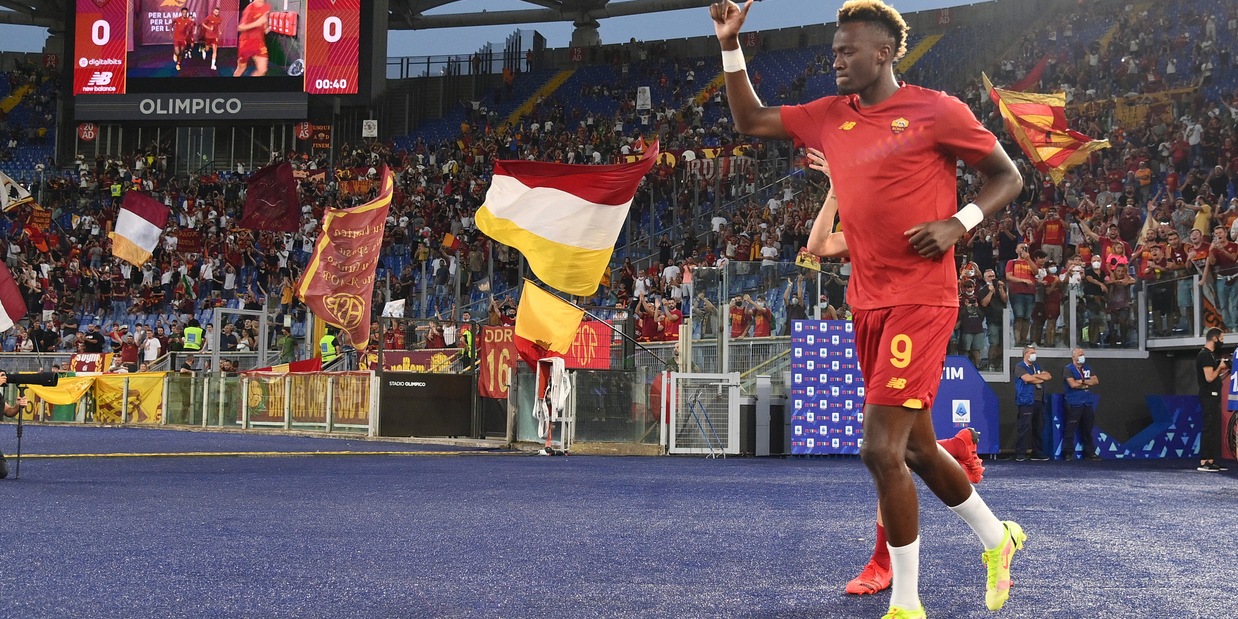 Roma, i tifosi già pazzi di Abraham: “Quanta personalità, non rimpiangeremo Dzeko”