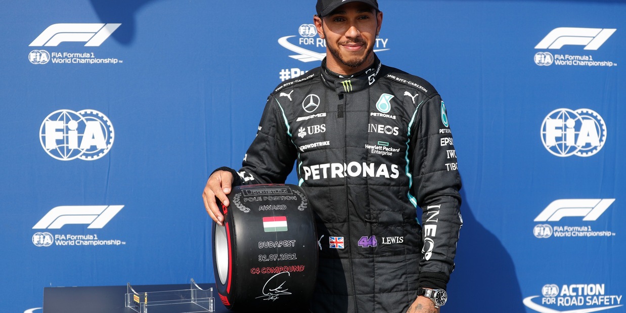 F1, Hamilton scende in campo per l'Afghanistan