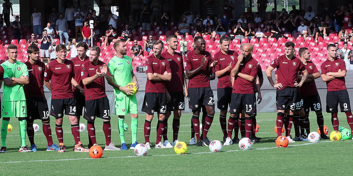 Salernitana, confronto con la dirigenza all'allenamento