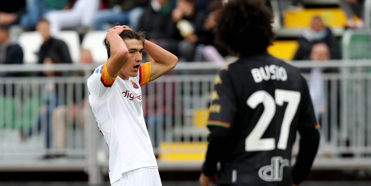 Venezia-Roma 3-2: Shomurodov e Abraham non bastano
