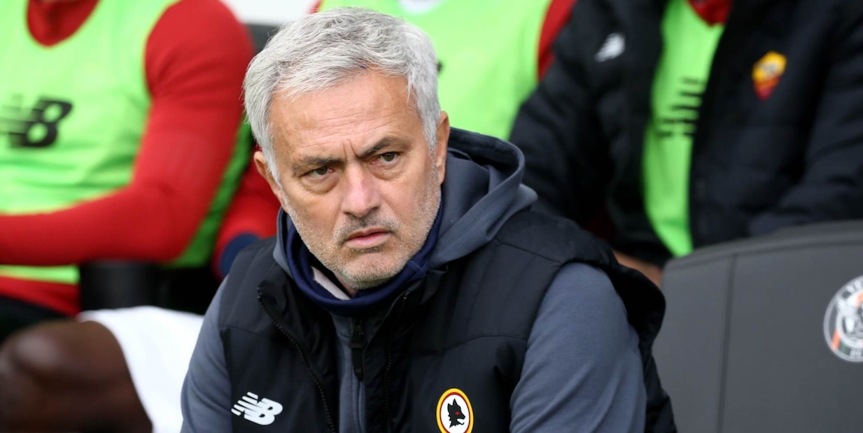 Mourinho: “L'arbitro? Non parlo per proteggermi. Avrei voluto Peres e Jesus"