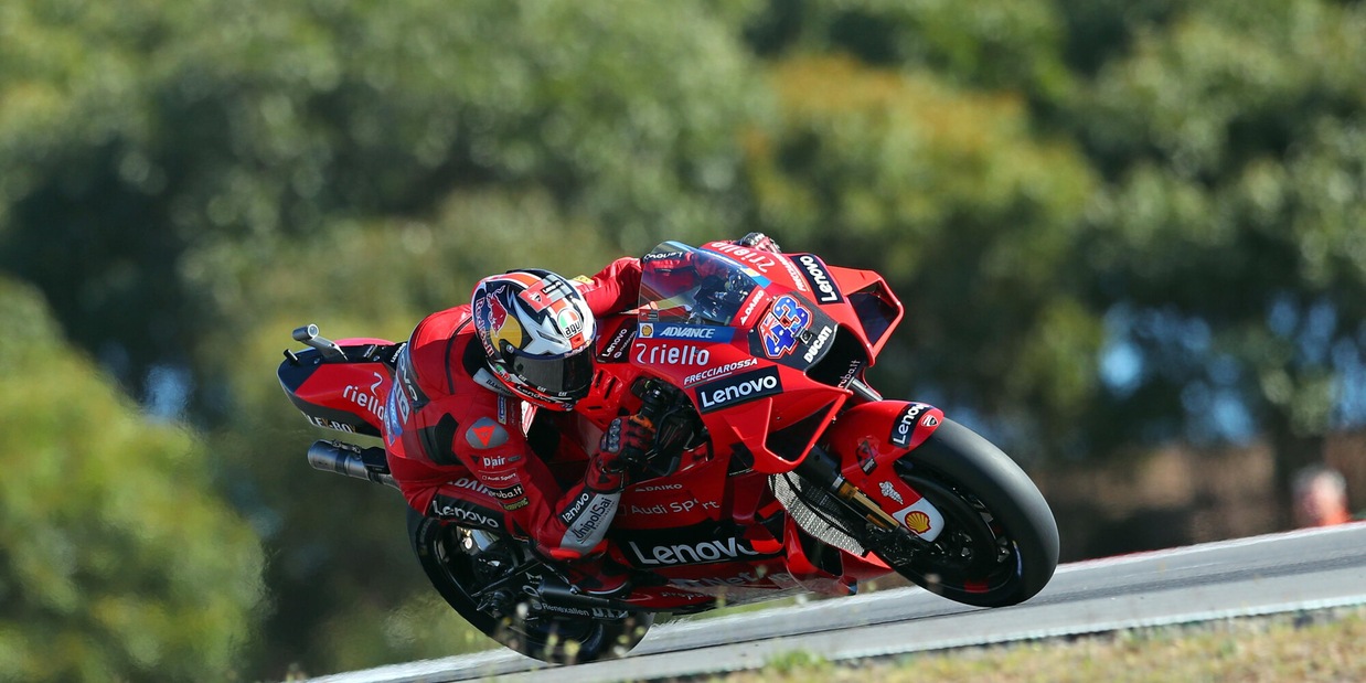 MotoGp, prove libere 2 Gp Valencia: Miller davanti, Valentino Rossi 21°