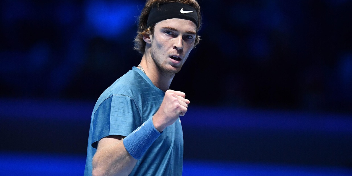 Atp Finals, Rublev batte Tsitsipas e aggancia Djokovic