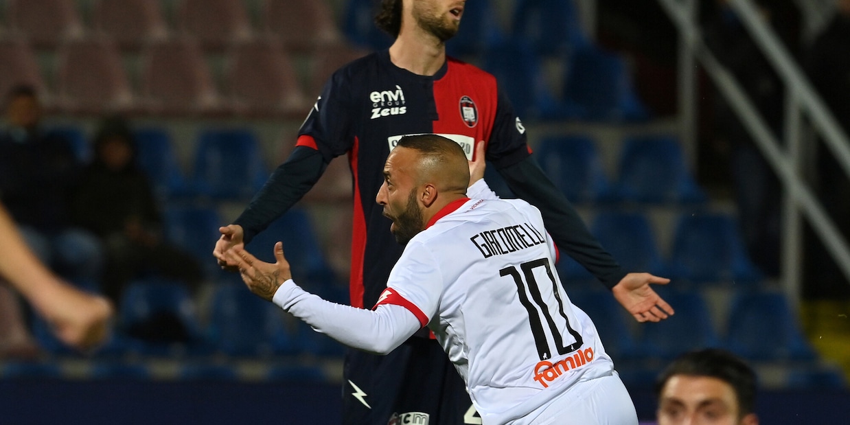 Serie B, Crotone-Vicenza 0-1: decide Giacomelli