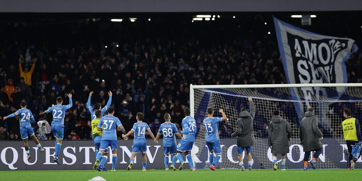 Napoli-Lazio, poliziotti aggrediti da ultras azzurri: erano a difesa dei laziali