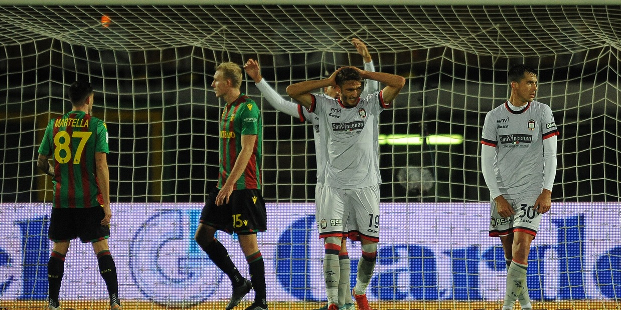 Serie B, Ternana-Crotone 1-0: pali e traverse fermano Marino