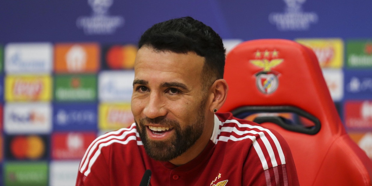 Paura per Otamendi: aggredito e derubato in casa