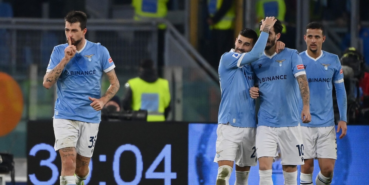 Bufera social su Acerbi: “Gesto inaccettabile”