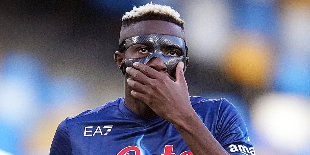 Napoli, per Osimhen "mascherina protettiva per un altro mese"