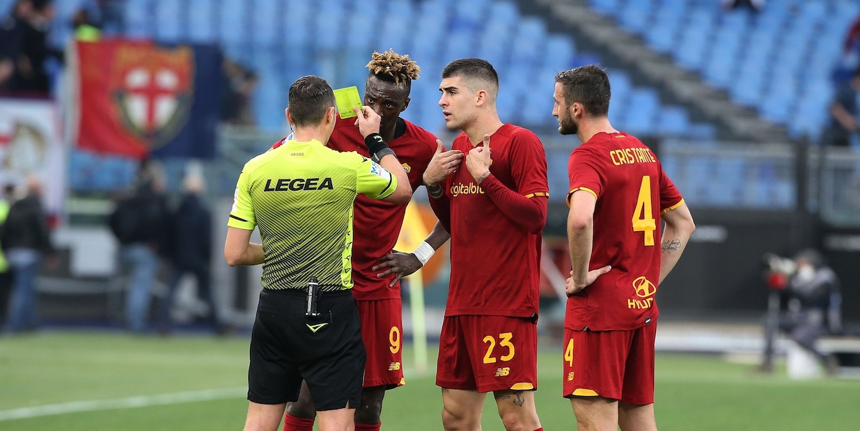 Moviola Roma-Genoa: sul fallo di Abraham decisivo il Var