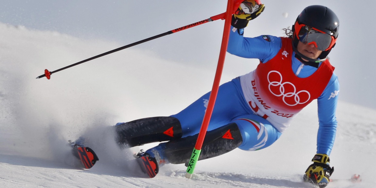 Pechino 2022, oro Vlhova nello slalom. Brignone fuori