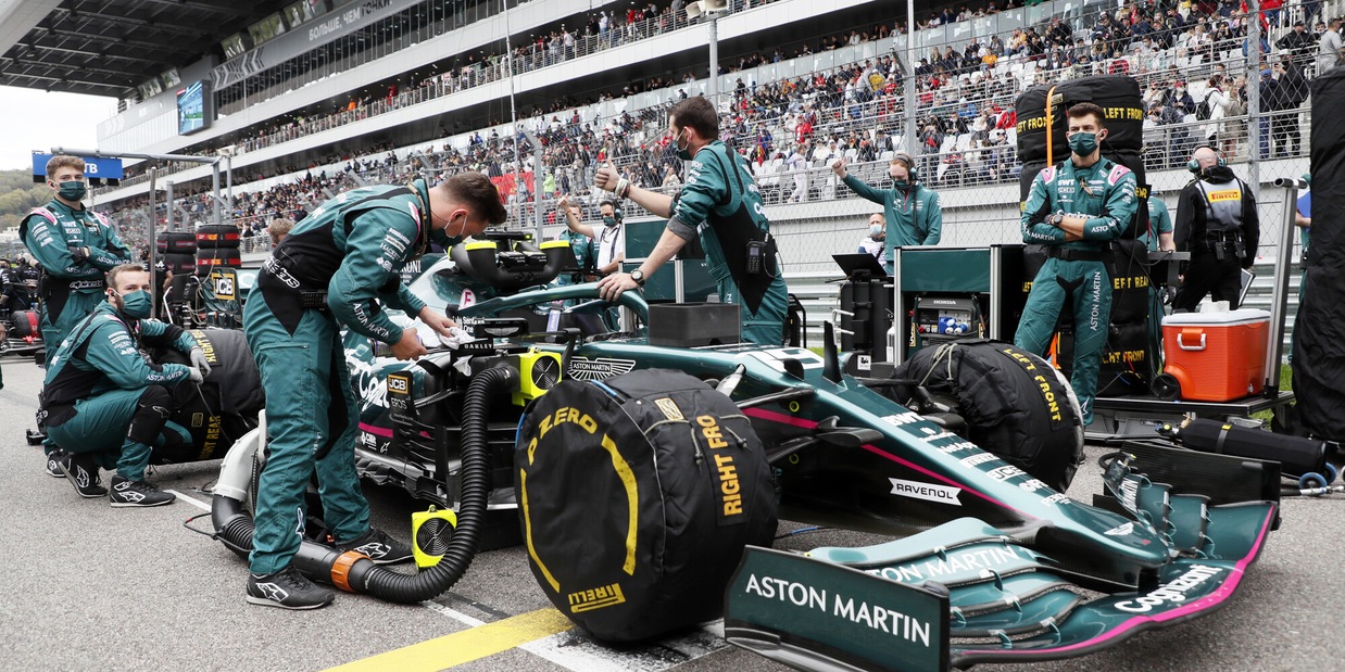 F1:  Aston Martin lancia la nuova AMR22