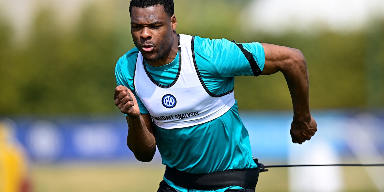 'Marca' sceglie i migliori esterni destri d'Europa: c'è anche Dumfries